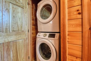 Interior - Mama Bear 'Wheelchair Friendly' Retreat (Sevierville)