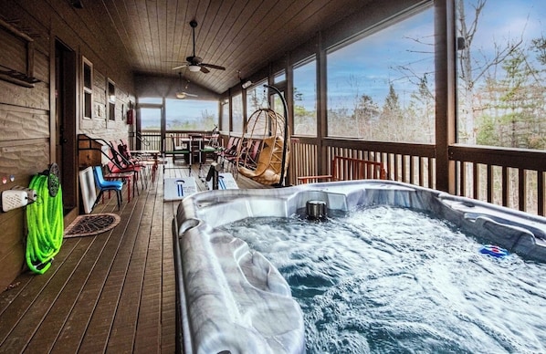室內 SPA 浴池