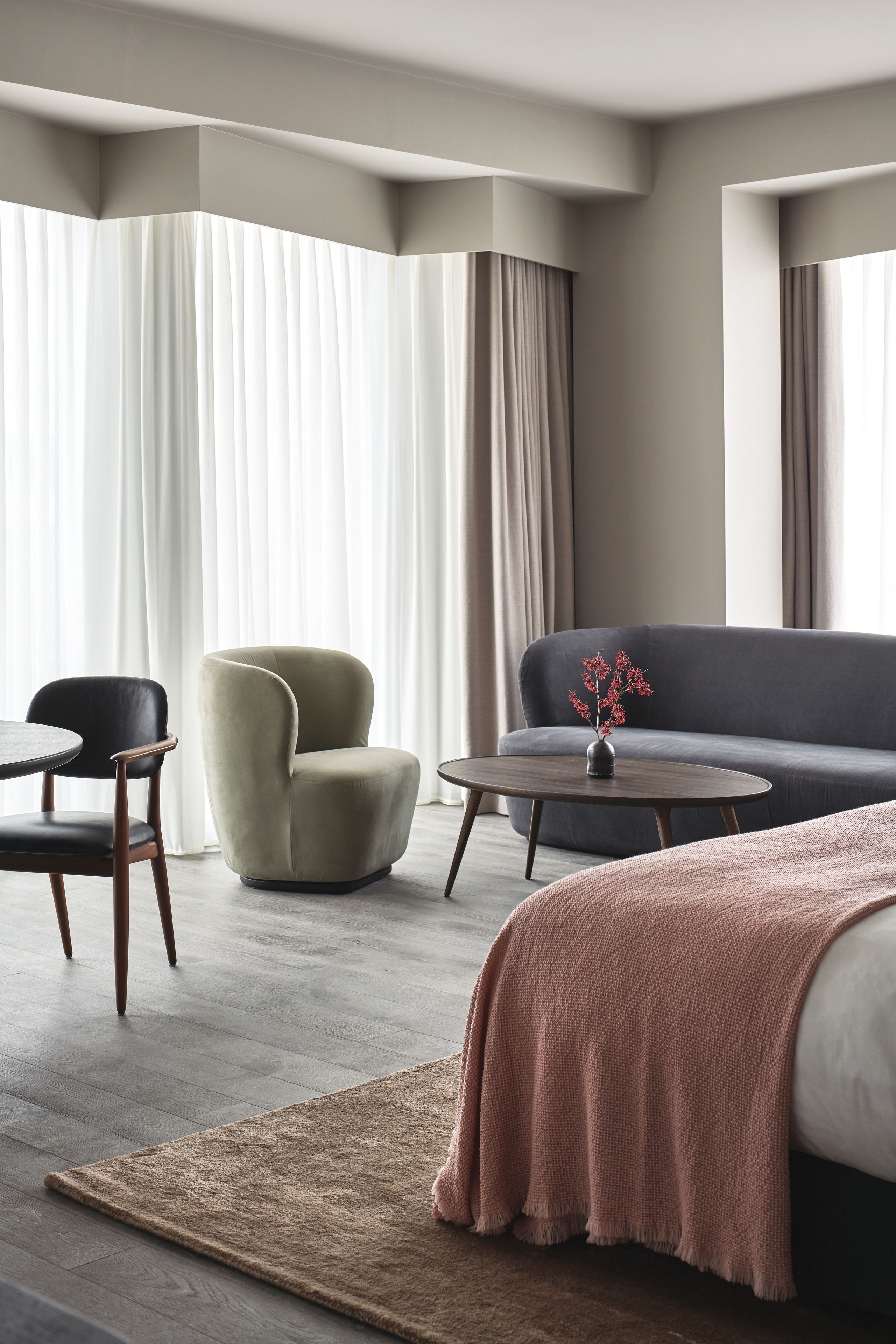 manhattan studio | egyptian cotton sheets, premium bedding, down duvets, in-room safe