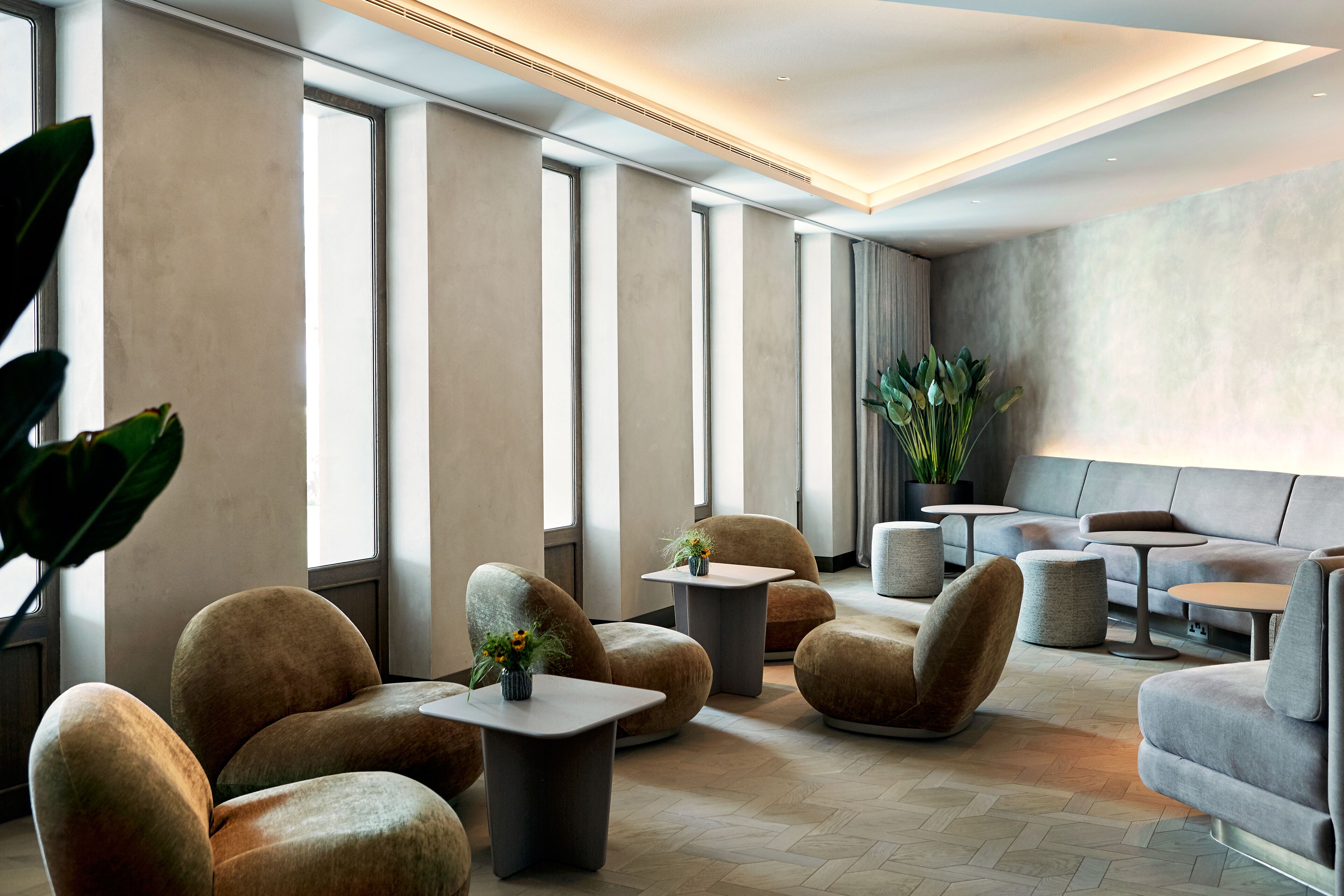 2 bars/lounges, cocktail bar