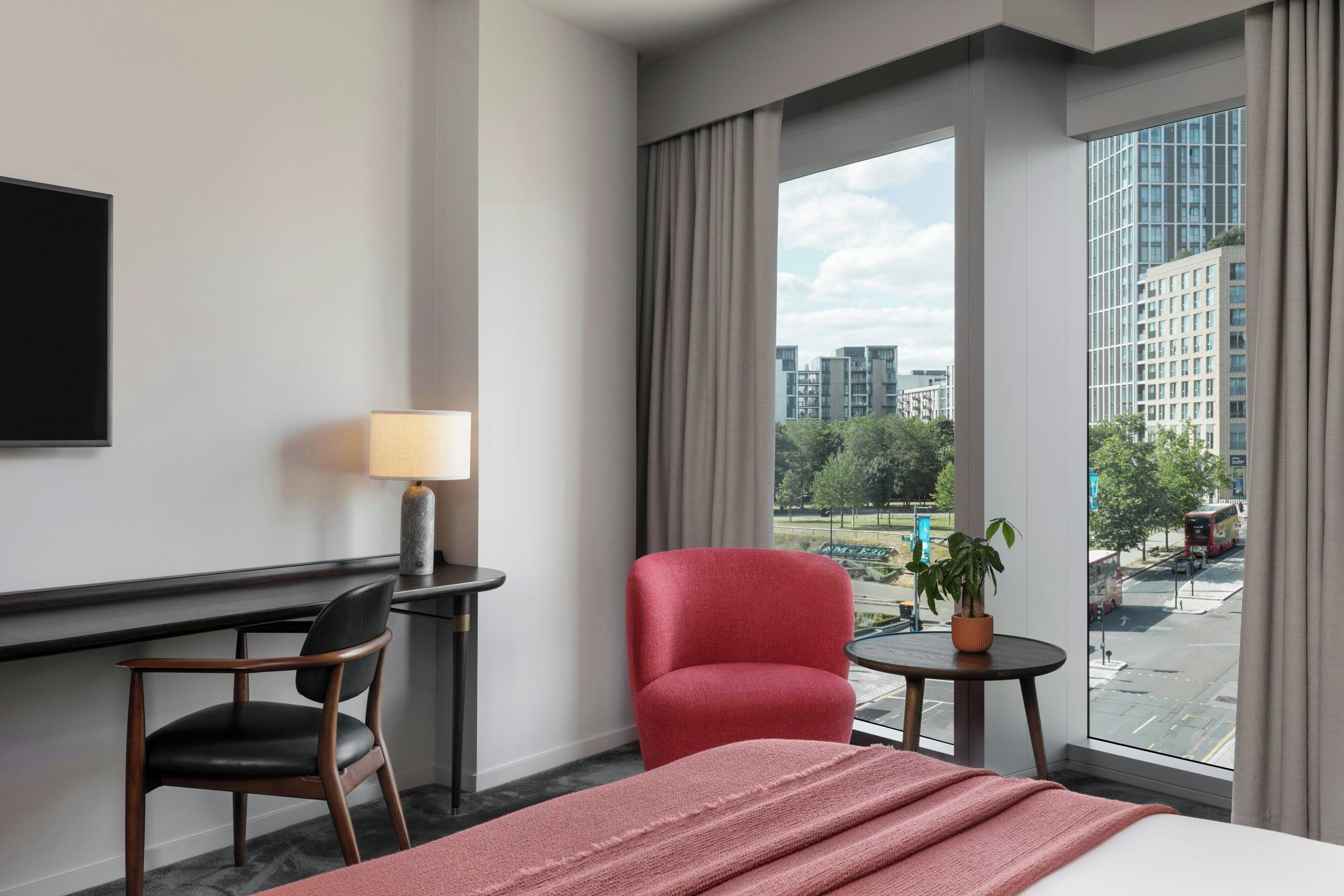 deluxe room, 1 king bed, non smoking | egyptian cotton sheets, premium bedding, down duvets, in-room safe