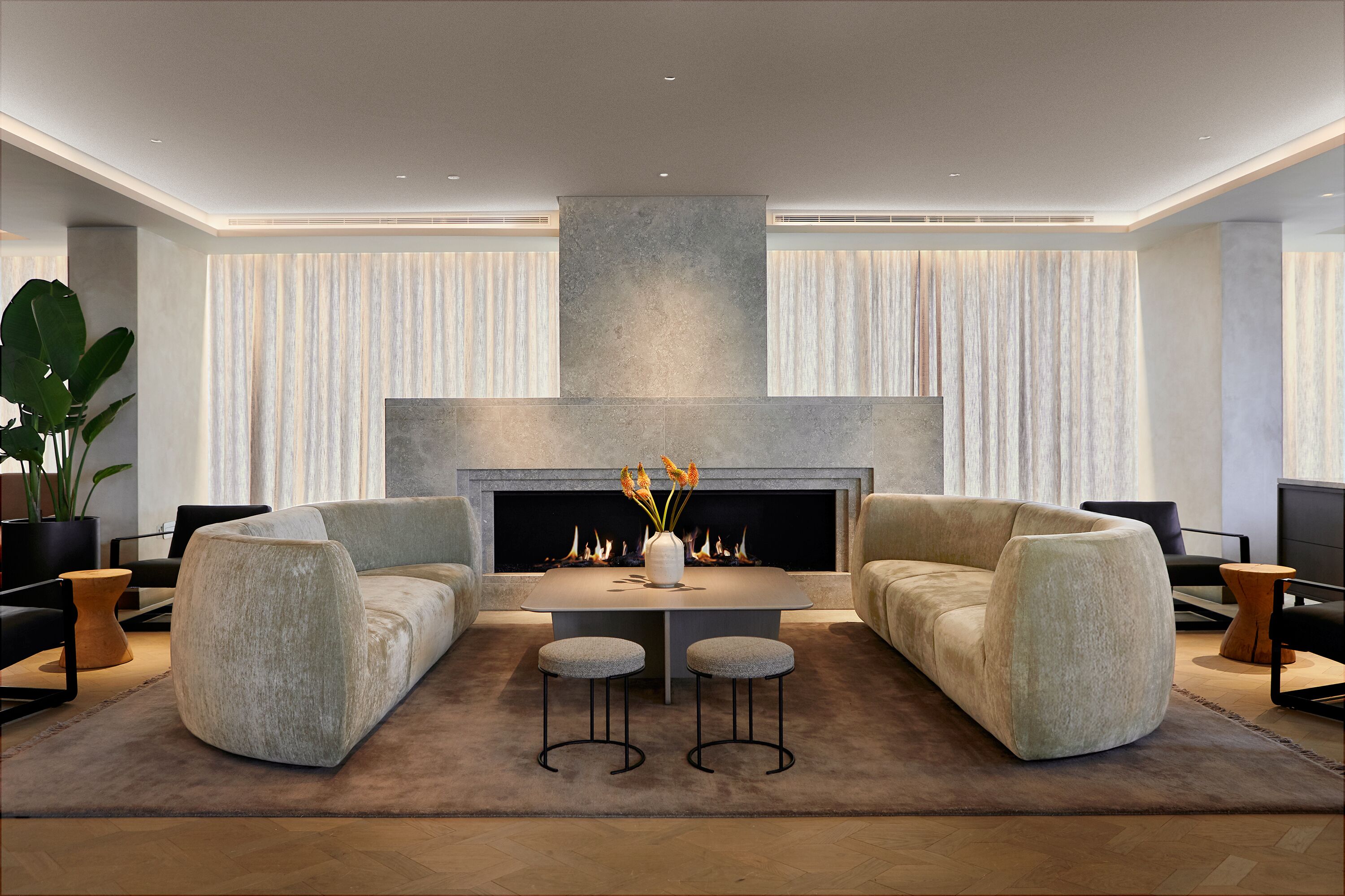 2 bars/lounges, cocktail bar