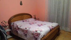 Quarto casal, banheiro compartilhado | Berços (sobretaxa), camas extras/dobráveis (sobretaxa)