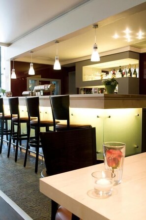 Bar (on property) - Hotel Restaurant Esser (Wegberg)