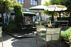 Outdoor dining - Hotel Restaurant Esser (Wegberg)