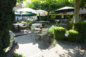 Outdoor dining - Hotel Restaurant Esser (Wegberg)