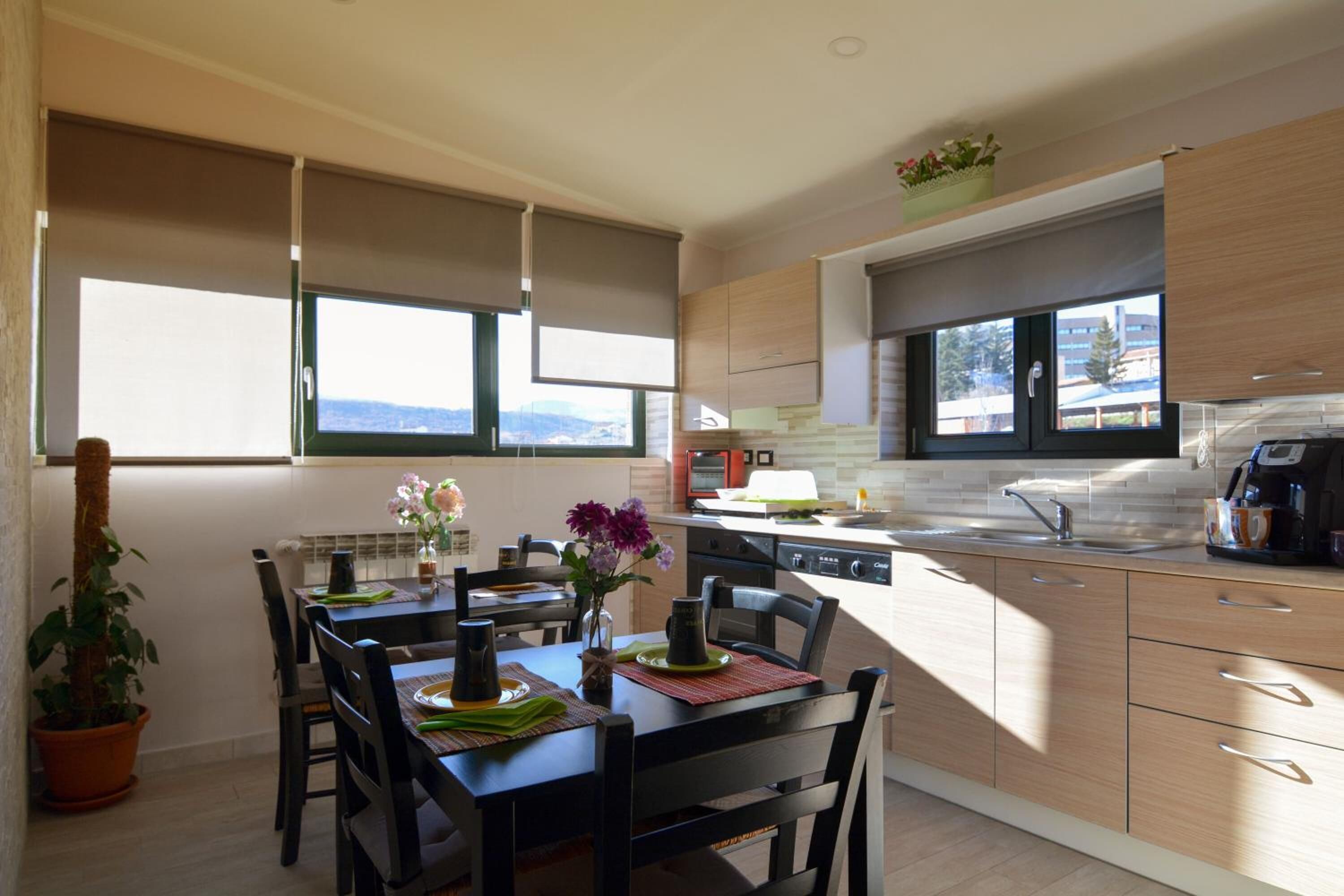 Réfrigérateur, micro-ondes, cafetière/bouilloire