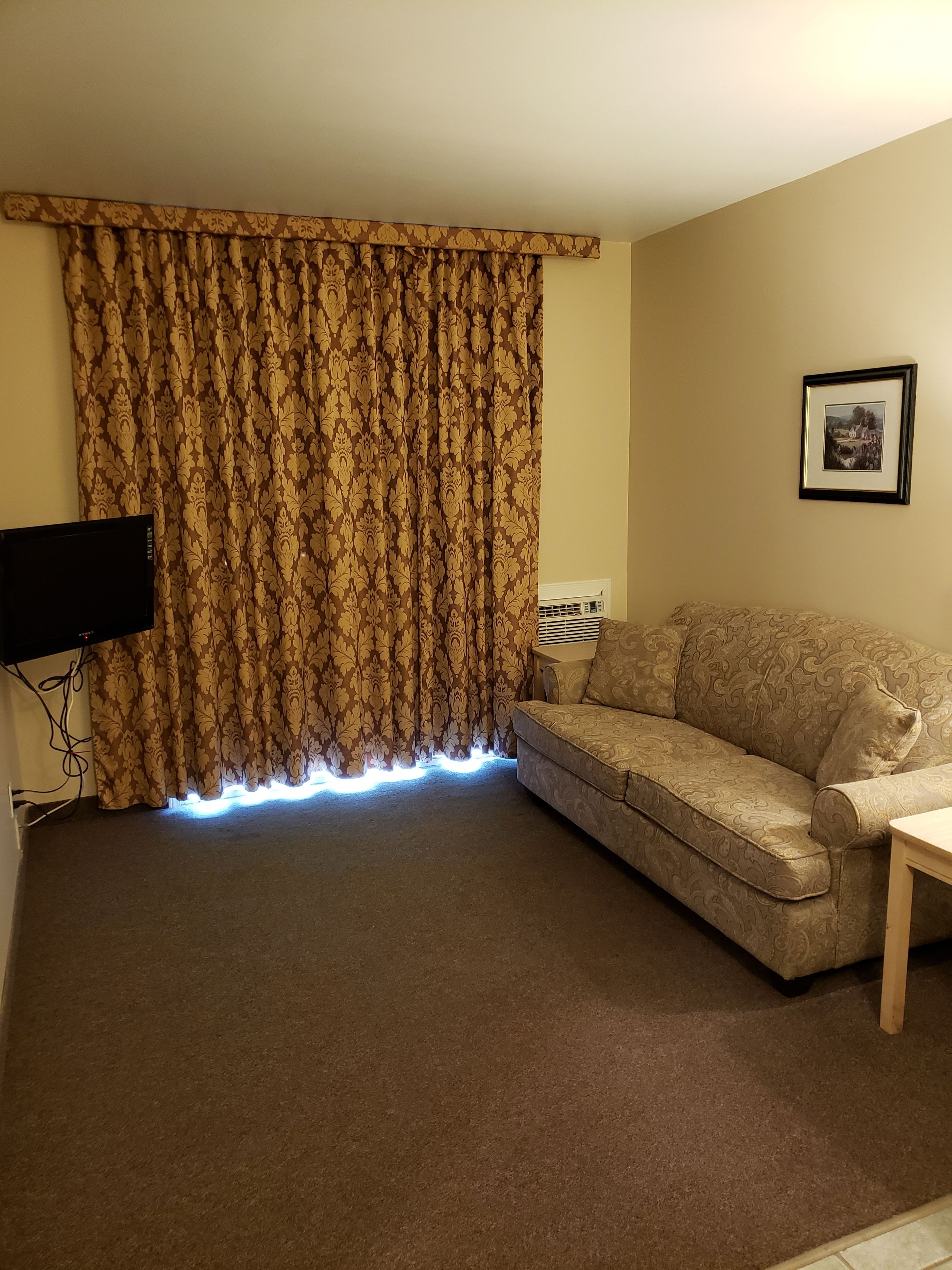 standard suite, 1 queen bed with sofa bed, non smoking | iron/ironing board, free wifi, bed sheets