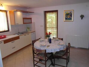 Apartment, 1 Bedroom | In-room dining