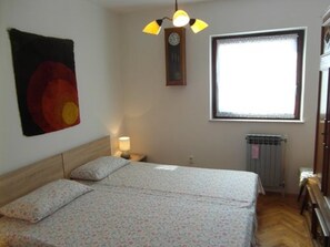 Apartment, 3 Bedrooms, Terrace, Partial Sea View