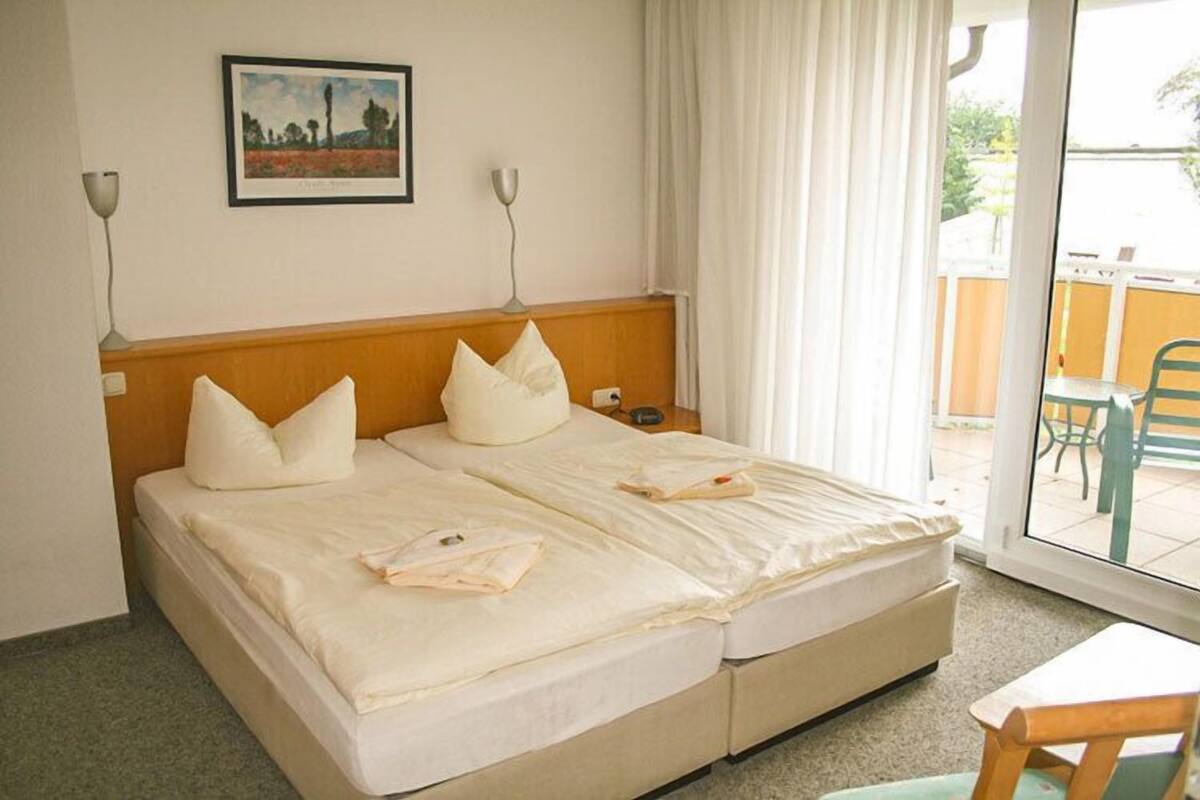 Apartment with 2 Rooms and Balcony | In-room safe, iron/ironing board, free cots/infant beds, rollaway beds