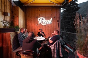 Bar (on property) - Hideout Hostel (Morzine)