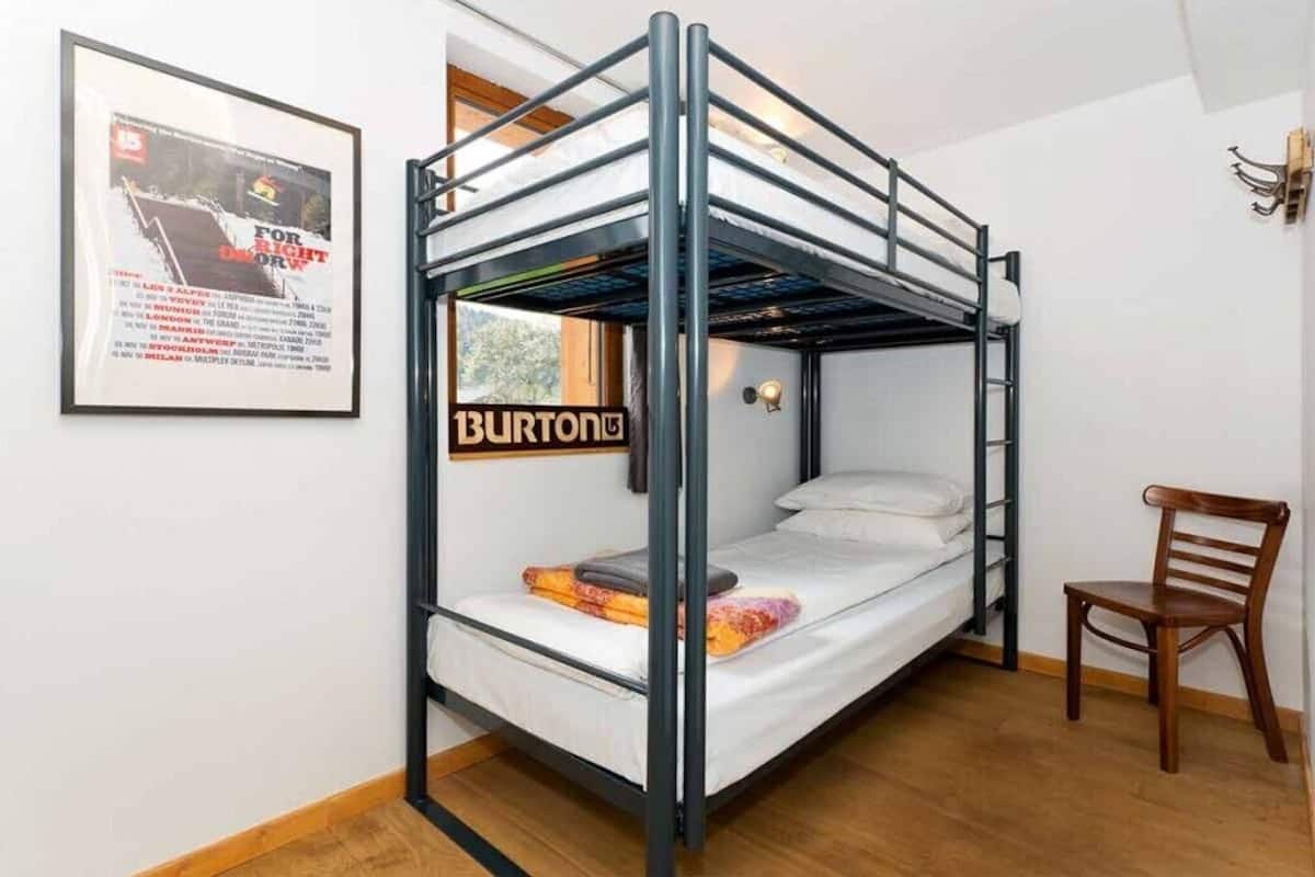 Habitación con 2 camas individuales | Wifi gratis y ropa de cama