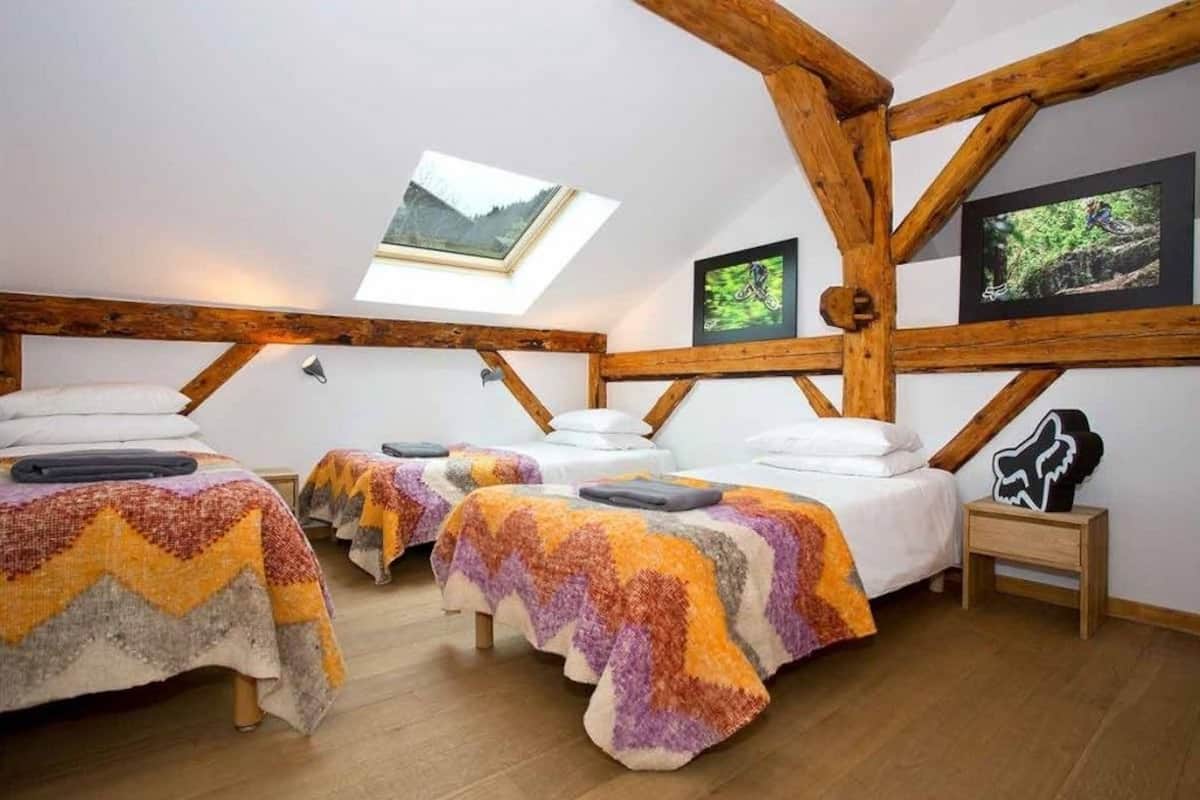 Habitación triple, 3 camas individuales | Wifi gratis y ropa de cama