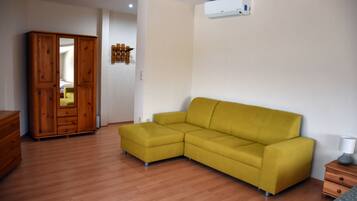 Comfort Room, Multiple Beds | Desk, blackout drapes, rollaway beds, free WiFi
