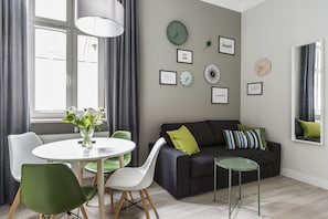 Suite, Kitchenette (Avocado) | Living area | Flat-screen TV - Sanhaus Apartments - Chopina (Sopot)