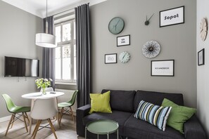 Suite, Kitchenette (Avocado) | Living area | Flat-screen TV - Sanhaus Apartments - Chopina (Sopot)
