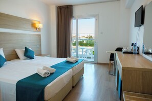 Superior Twin Room | In-room safe, desk, soundproofing, free WiFi - Kapetanios Bay Hotel Protaras (Paralimni)