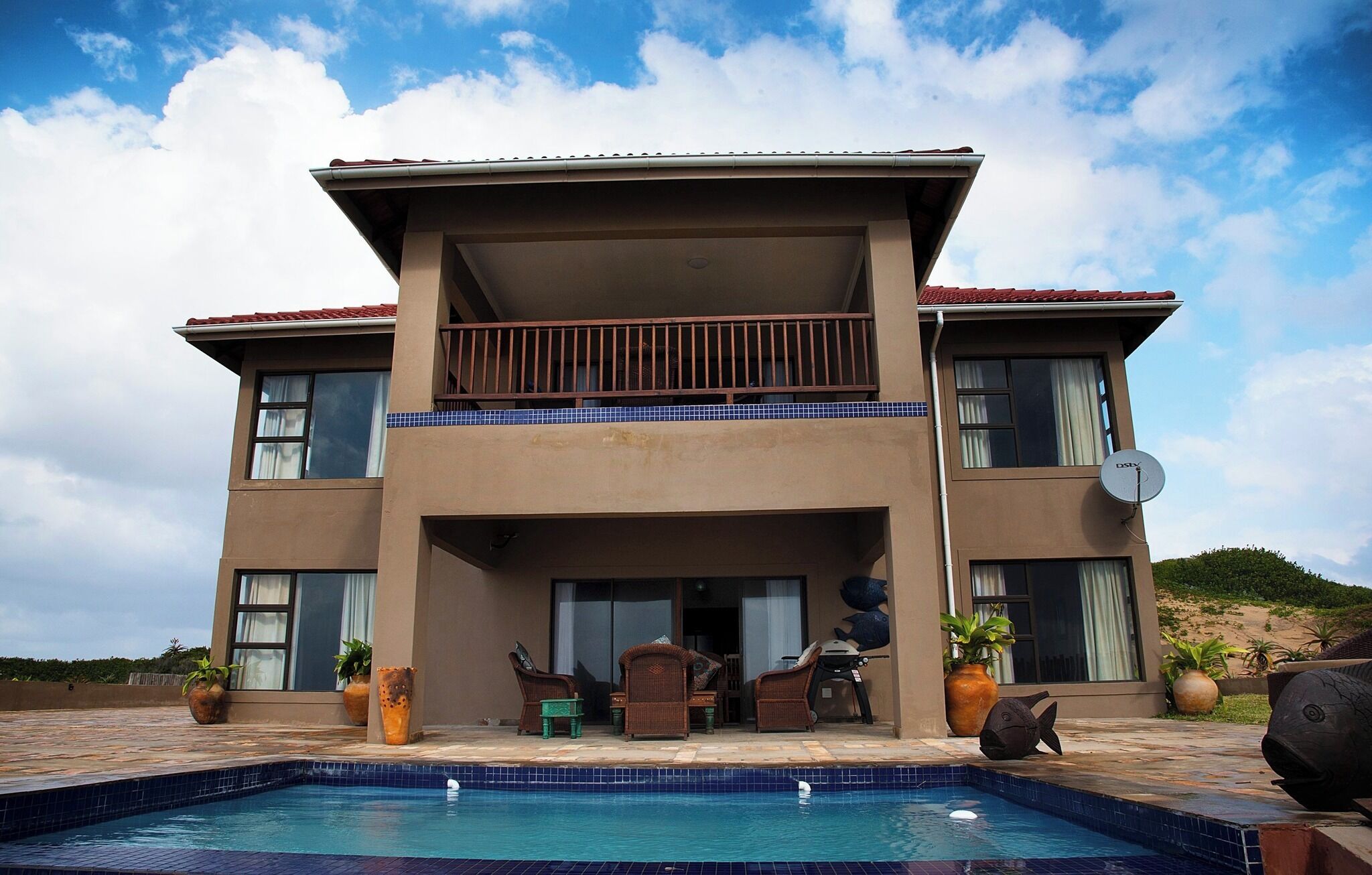 Lyxvilla | Egyptiska bomullslakan och värdeförvaringsskåp på rummet