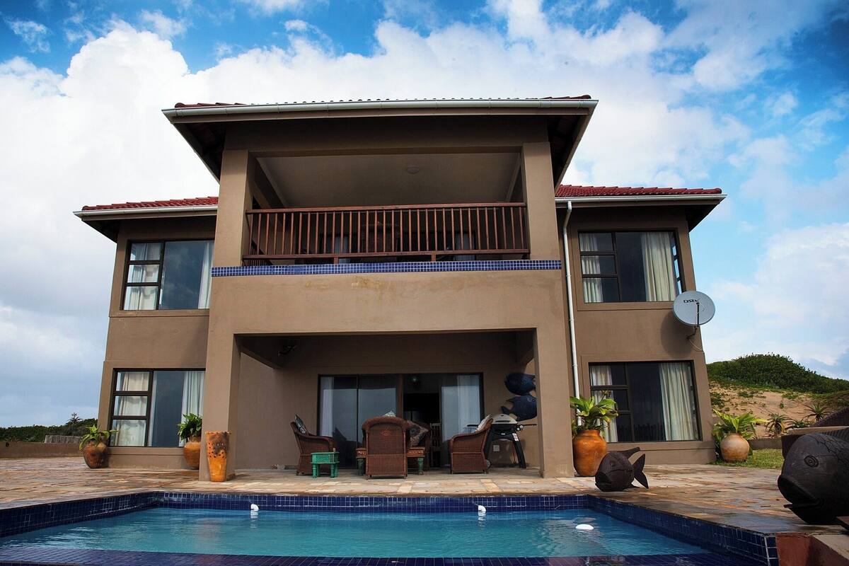 Vila Mewah | Seprai katun Mesir, brankas, dan didekorasi berbeda-beda