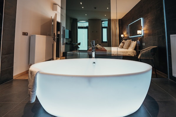 Suite | Ropa de cama de alta calidad, camas con efecto memoria y escritorio