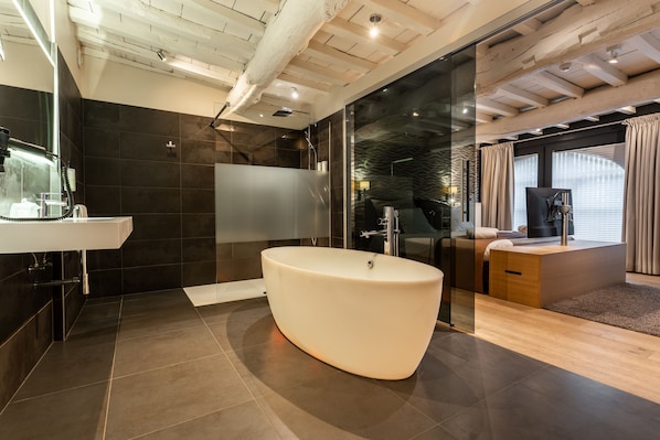 Suite | Bathroom