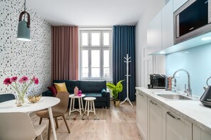 Suite, Balcony (Malaga 1) | Living room | Flat-screen TV - Sanhaus Apartments - Fiszera (Sopot)
