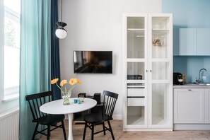 Studio Suite, dapur kecil (Malaga 2) | Brankas, setrika/meja setrika, Wi-Fi gratis, dan seprai linen