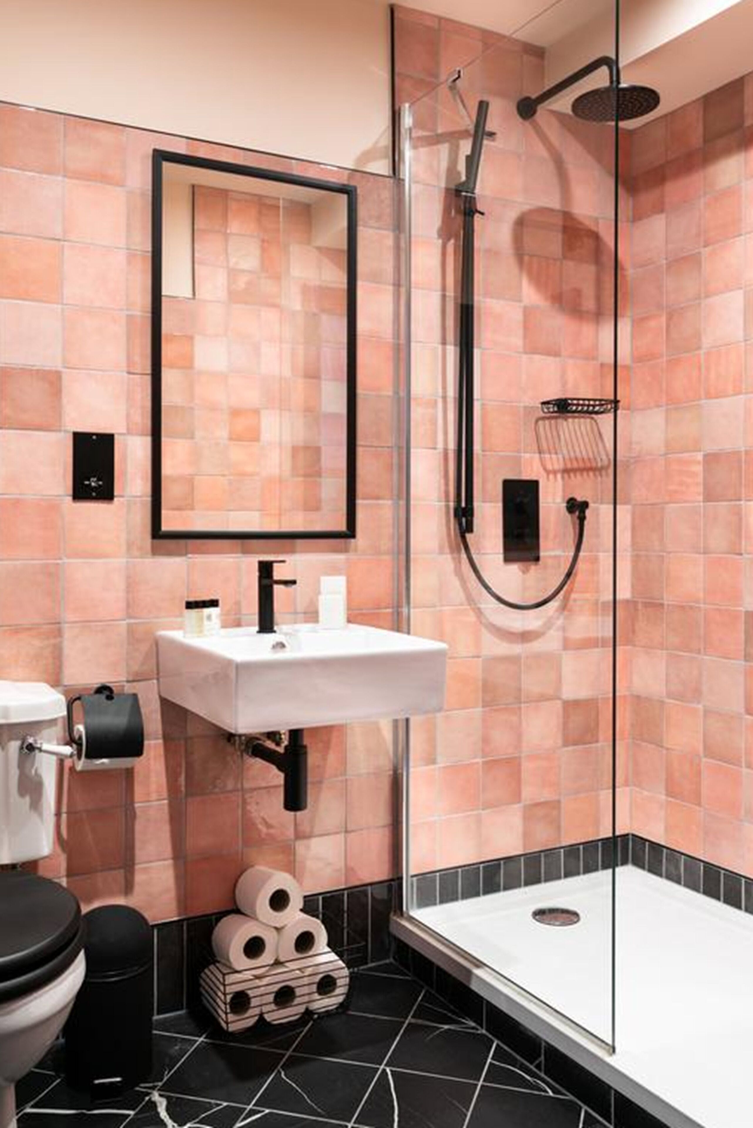 free toiletries, towels