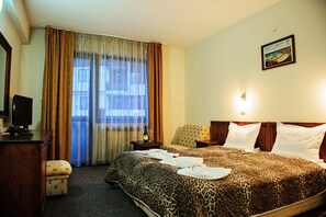 Minibar, desk, iron/ironing board, free cots/infant beds - Hotel Dumanov (Bansko)