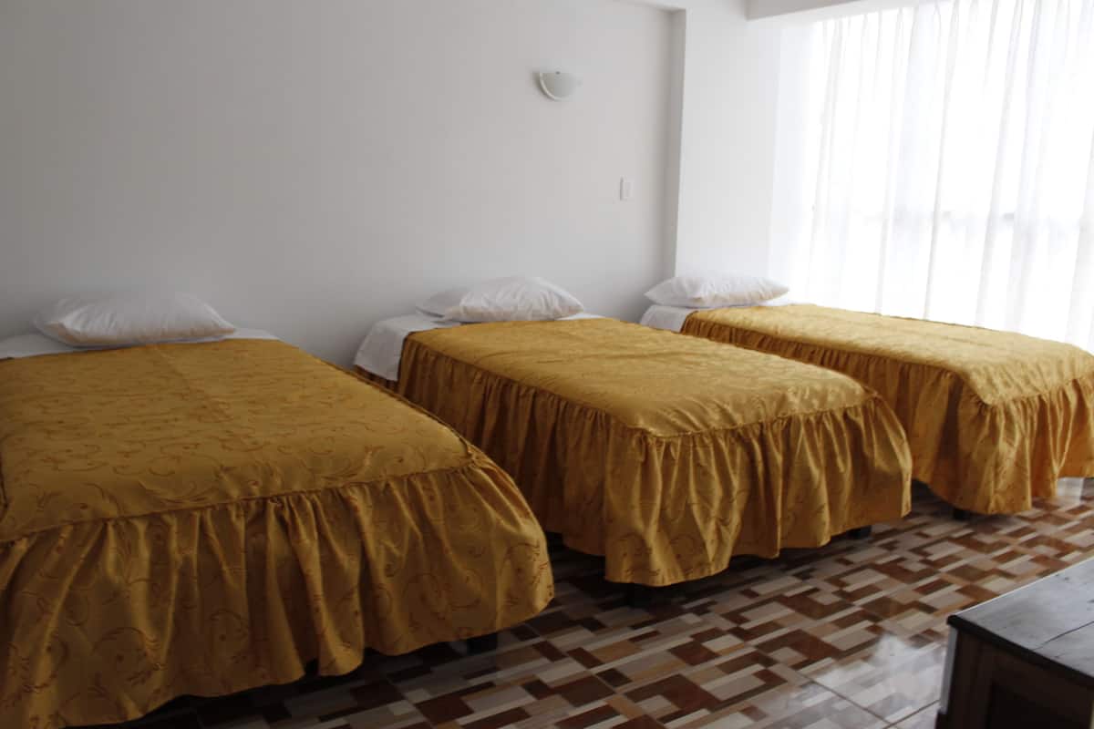 Chambre Triple, 3 lits une place, non-fumeur, vue ville