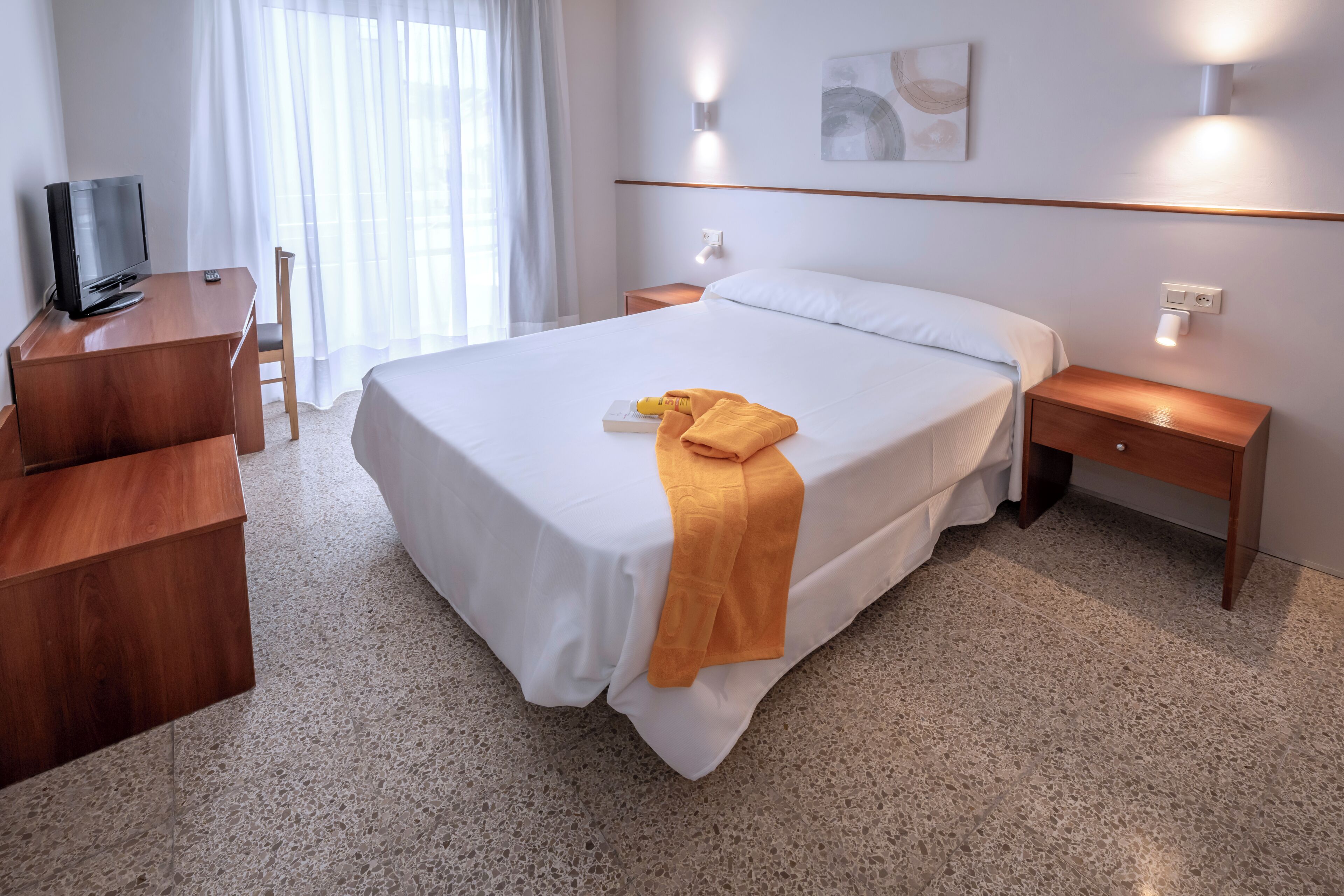 1 chambre, coffres-forts dans les chambres, draps fournis