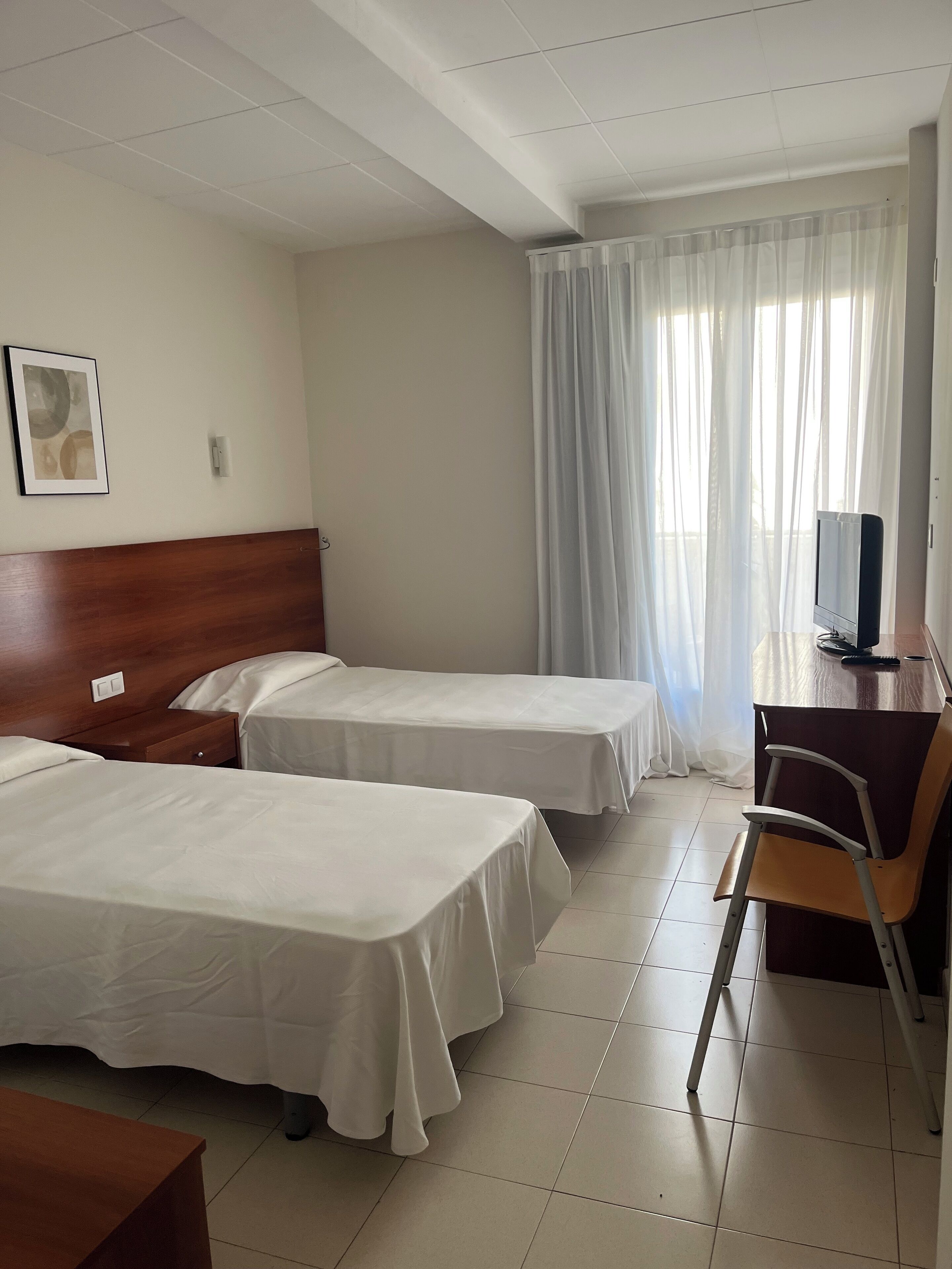 1 dormitorio, caja fuerte, ropa de cama