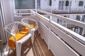 Dobbelt- eller tomannsrom, hageutsikt | Terrasse/patio