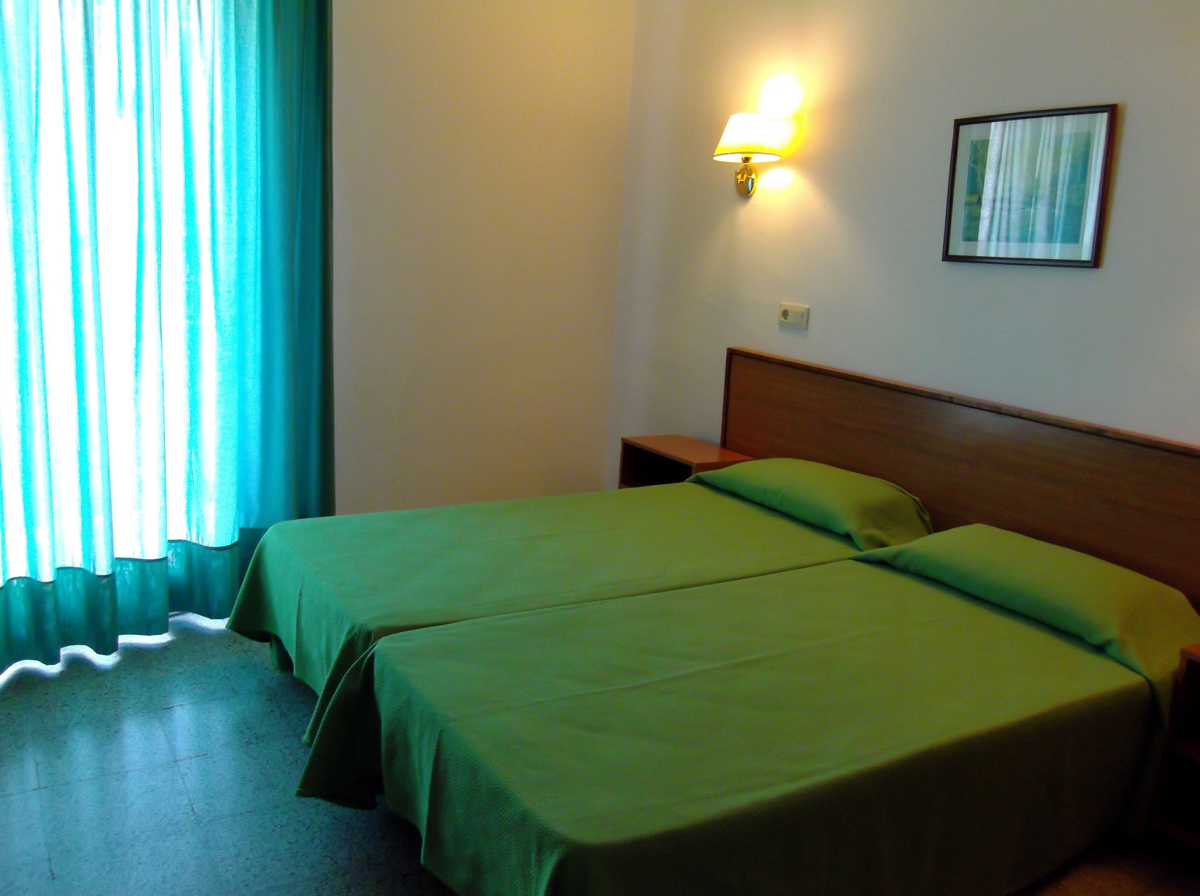 double or twin room | 1 bedroom, in-room safe, bed sheets