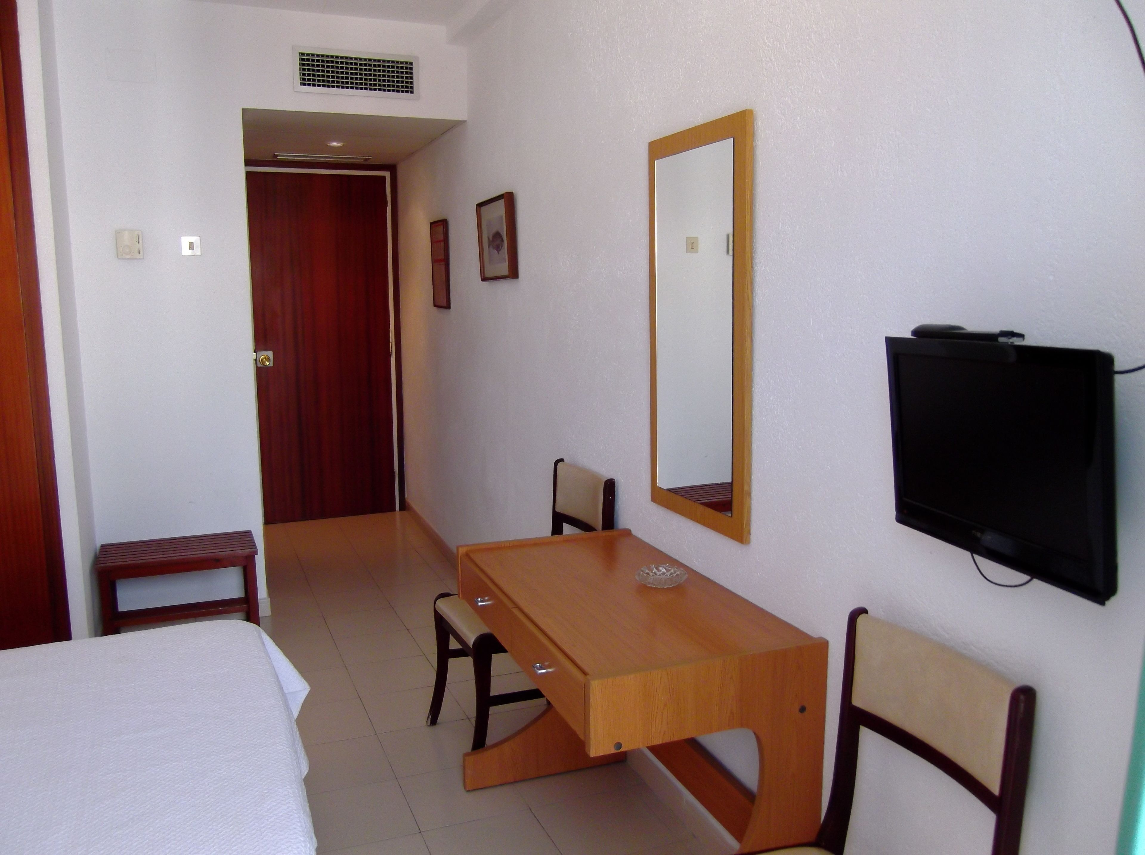 double or twin room | 1 bedroom, in-room safe, bed sheets