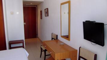 Habitació doble o amb dos llits individuals | 1 dormitori, caixa forta a l'habitació i roba de llit