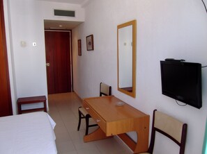 1 chambre, coffres-forts dans les chambres, draps fournis