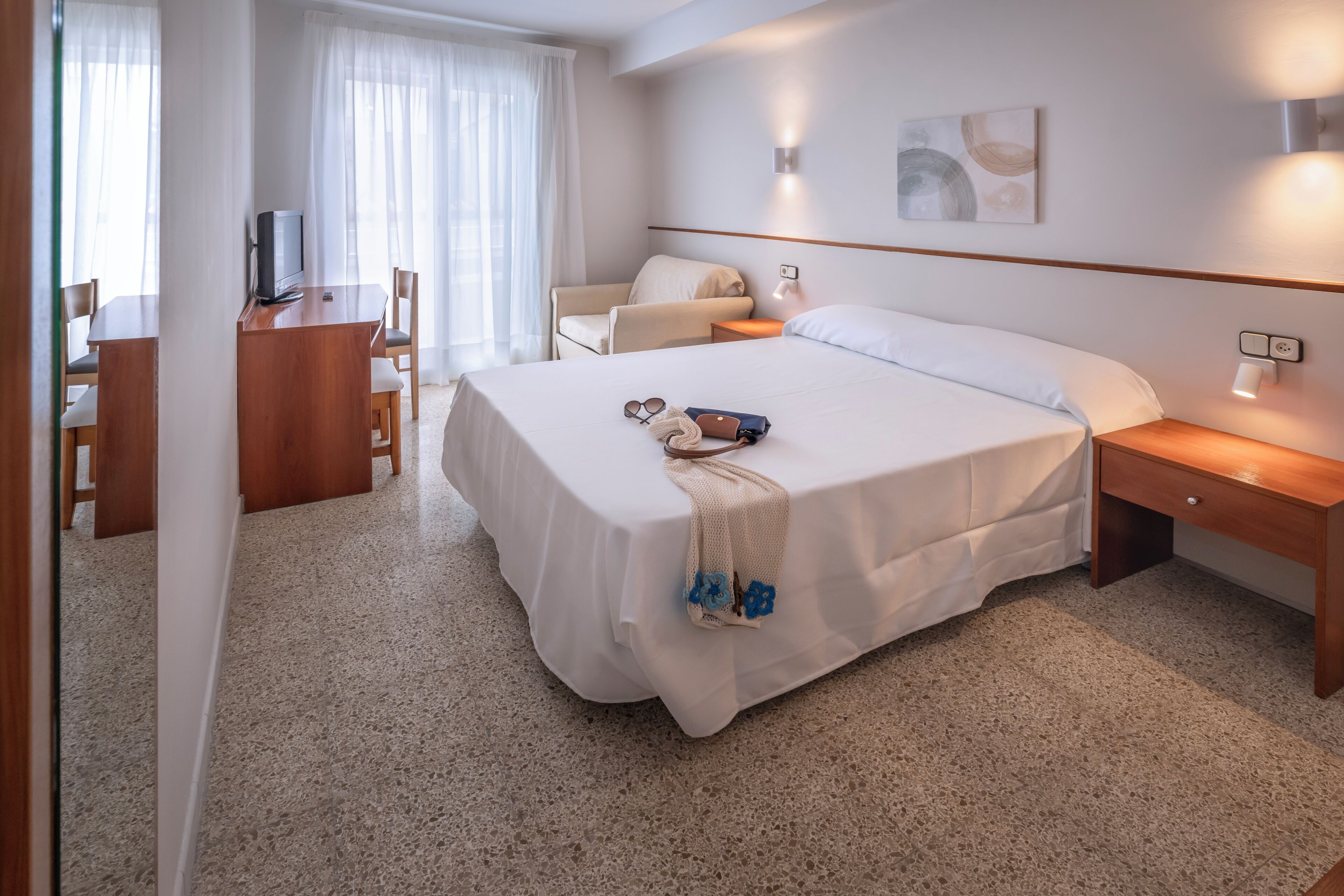 1 dormitorio, caja fuerte, ropa de cama