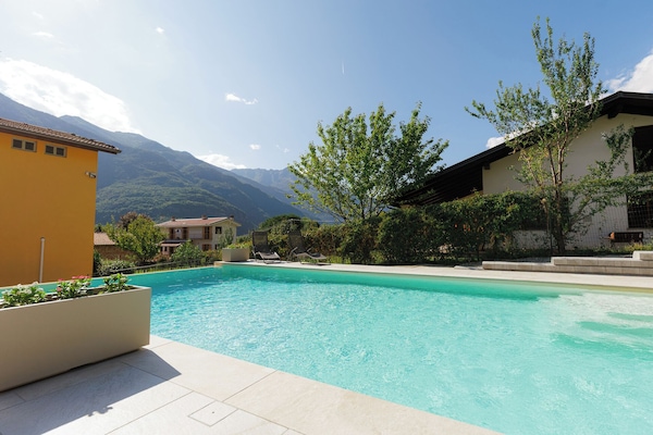 Piscine à débordement