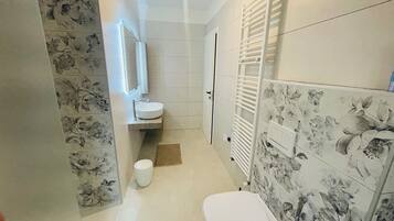 Comfort-Doppel- oder -Zweibettzimmer, 1 Schlafzimmer, Gartenblick, zum Garten hin | Badezimmer