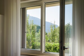 Triple Room | Minibar, soundproofing, iron/ironing board, free WiFi