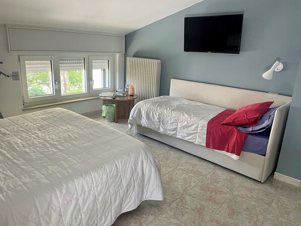 三人房, 身障無障礙空間, 花園景觀 | 迷你吧、隔音、熨斗/熨衣板、免費無線上網