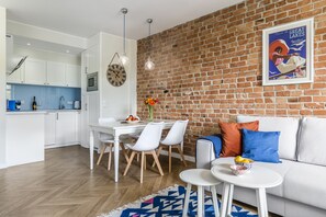 Suite, Balcony, Sea Facing (Wave 2 - Parkowa 44 St) | Living area | Flat-screen TV - Sanhaus Apartments - Parkowa (Sopot)