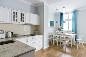 Suite, 2 Bedrooms, Balcony, Sea Facing (Bacardi - Parkowa 44 St) | Private kitchenette | Fridge, stovetop, dishwasher, electric kettle - Sanhaus Apartments - Parkowa (Sopot)