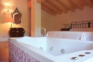 Bureau, chambres insonorisées, lits bébé (en supplément), Wi-Fi gratuit