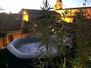 Outdoor spa tub - Nico Zen Home (Vendargues)