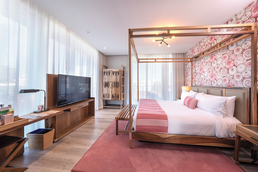 Lennox Miami Beach by null