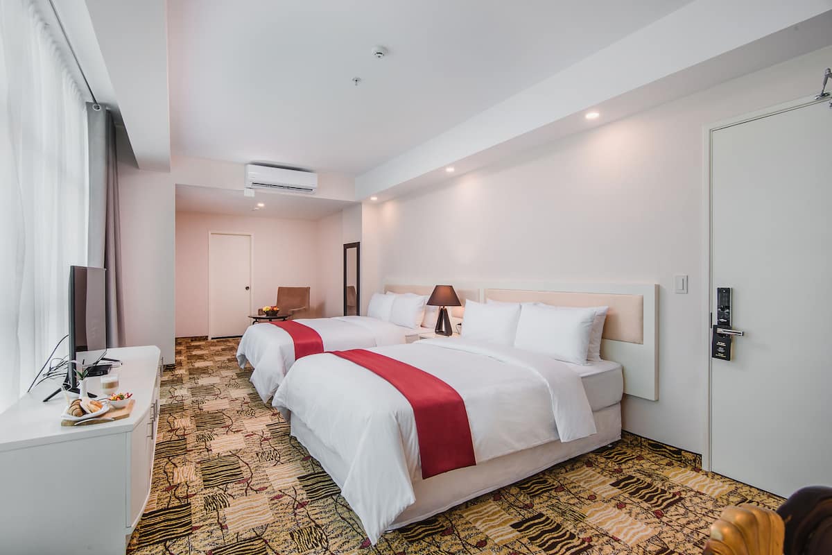 1 bedroom, premium bedding, minibar, in-room safe