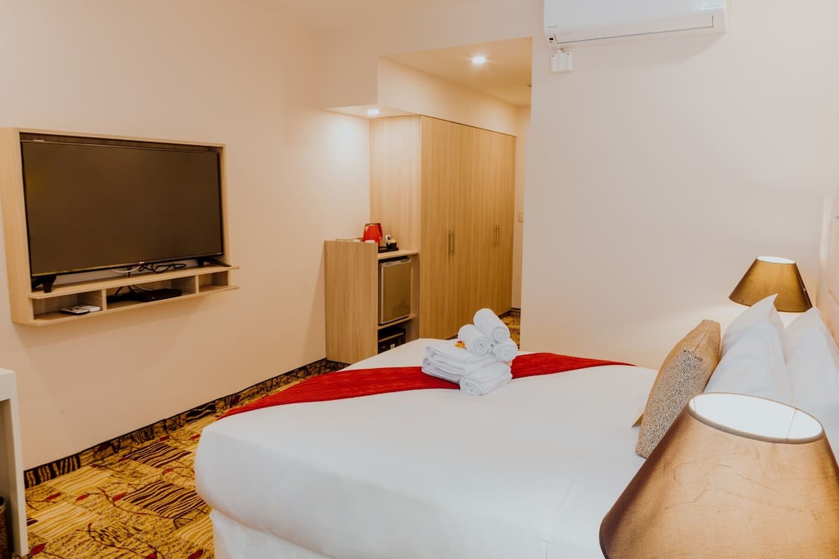 1 bedroom, premium bedding, minibar, in-room safe